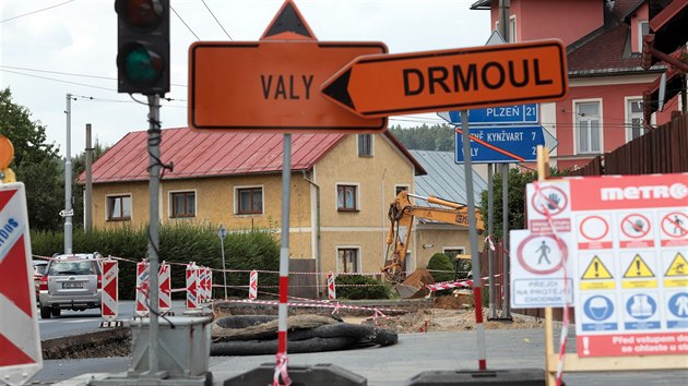 Zahjen stavby okrun kiovatky v centru Velk Hlesebi.