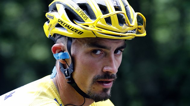 Francouzsk cyklista Julian Alaphilippe ve lutm dresu ldra Tour de France.
