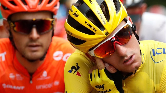 Italsk cyklista Giulio Ciccone poprv v karie oblkl lut dres na Tour de France.