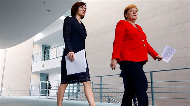 Nmeck kanclka Angela Merkelov se setkala s pedsedkyn moldavsk vldy Maiou Sanduovou. (16. ervence 2019)