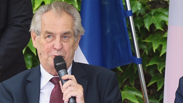 Prezident v projevu na francouzsk ambasd chvlil navrhovanho eskho velvyslance v Pai
