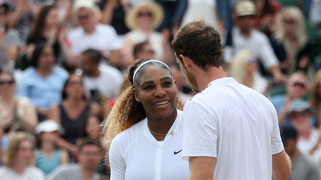 Brit Andy Murray a Amerianka Serena Williamsov bhem osmifinle smen tyhry.
