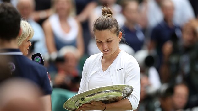 Rumunka Simona Halepov se raduje z vtzstv Wimbledonu.