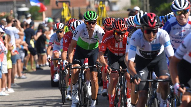 Roman Kreuziger v zelenoblm dresu tmu Dimension Data bhem osm etapy Tour de France.