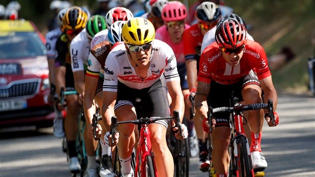 Skupina uprchlk bhem devt etapy Tour de France, vede ji Jasper Stuyven z tmu Trek - Segafredo.