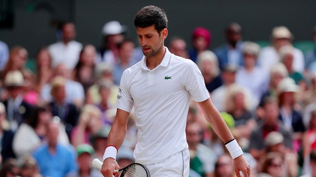 Srb Novak Djokovi bhem finle Wimbledonu.