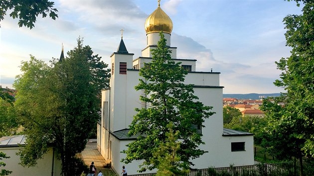Brnnsk pravoslavn chrm svatho Vclava byl postaven ve 30. letech minulho stolet ve funkcionalistickm slohu. "Prozrazuje" ho akort typick rusk vika.