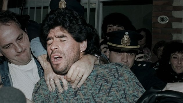 DO KINA: Fotbalu vldne Diego Maradona, africk savan Lv krl