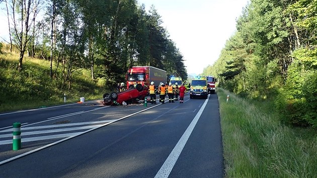 U J�travy se srazilo osobn� a n�kladn� auto.