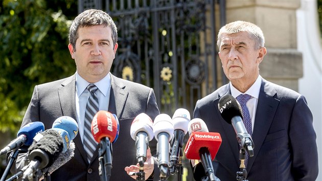Premir Andrej Babi a pedseda SSD Jan Hamek dorazili do Ln na setkn s prezidentem Miloem Zemanem. (8. ervence 2019)