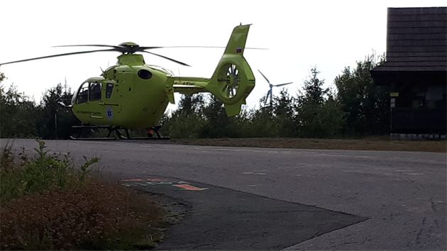 Zraněného chlapce převezl do nemocnice vrtulník. (18. července 2019)