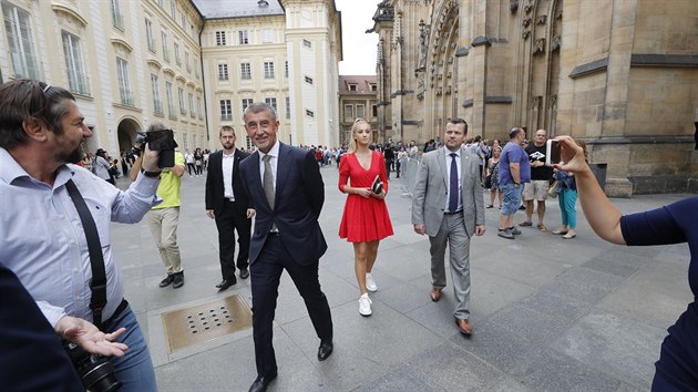 Premir Andrej Babi ped schzkou s prezidentem Miloem Zemanem na Praskm hrad. (11. ervence 2019)