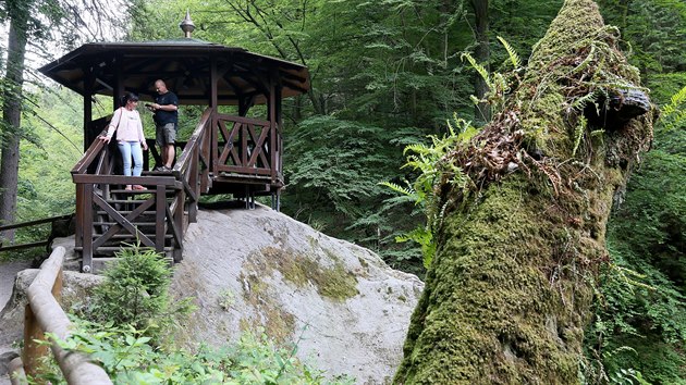 N�rodn� park �esk� �v�carsko pat�� k v�bec nejnav�t�vovan�j��m m�st�m v �steck�m kraji.