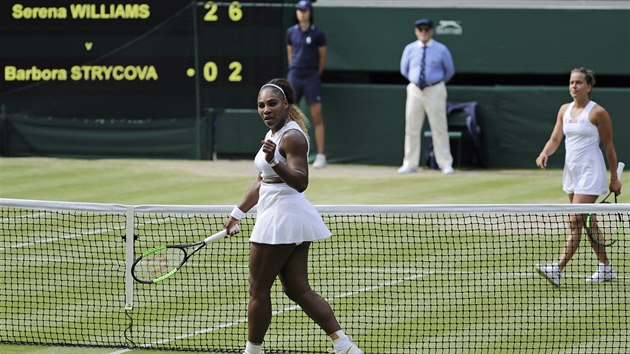 Serena Williamsov po vtzstv nad Barborou Strcovou v semifinle Wimbledonu.