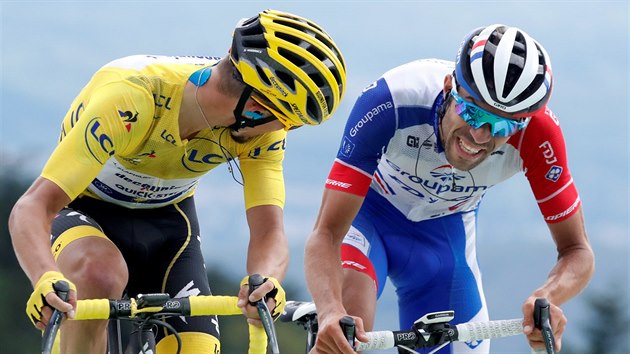 Julian Alaphilippe ve lutm a Thibaut Pinot v est etap Tour de France.