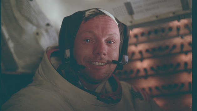 Neil Armstrong po nvratu z prochzky po Msci