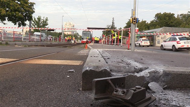 V Praze na Vinohradsk ulici vykolejila tramvaj. (19. ervence 2019)