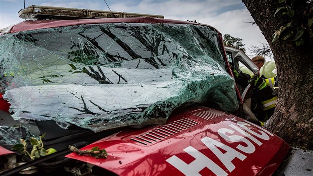 Nehoda hasiskho vozu o obce Nahoany (16.7.2019).