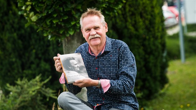 �ivot etnografa Karla Pavli�t�ka zpracoval spisovatel a soudce Josef Holcman