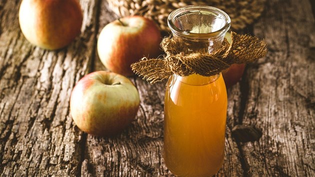 Jable�n� ocet m� nespo�et vyu�it�. U�ijete ho p�i p��prav� pokrm�.