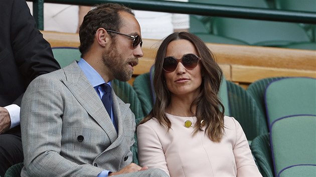 James Middleton se svou sestrou Pippou (Wimbledon, Londn, 8. 7. 2019)