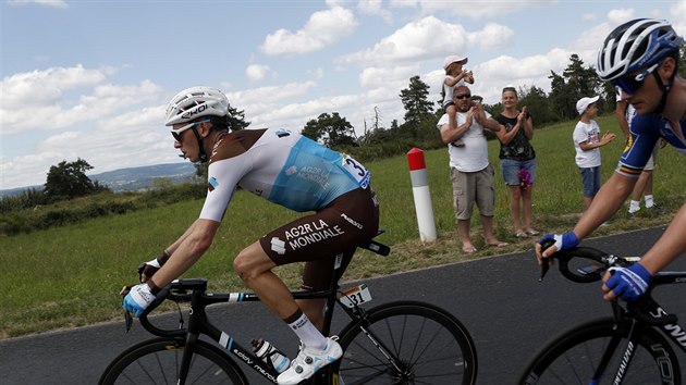 Francouzsk cyklista Romain Bardet (vlevo), rodk z Brioude, na trati 9. etapy Tour de France.