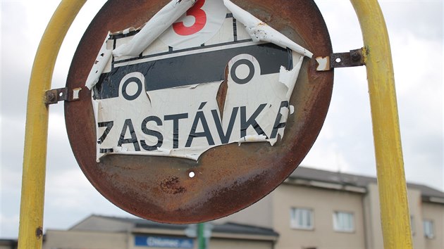 Autobusov ndra v Chlumci nad Cidlinou zatm neposkytuje cestujcm dn zzem (18. 7. 2019).