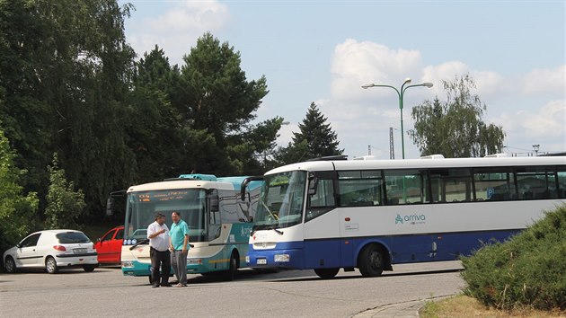 Autobusov ndra v Chlumci nad Cidlinou zatm neposkytuje cestujcm dn zzem (18. 7. 2019).