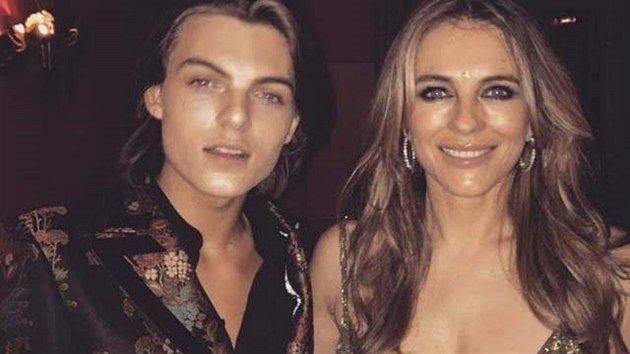 Damian Hurley a jeho matka Elizabeth Hurley (4. dubna 2018)