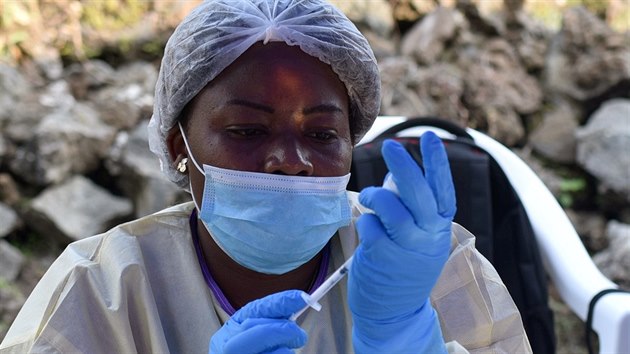 Lkaka v Kongu pipravuj vakcnu pipravuj vakcnu proti ebole. (17. ervence 2019)