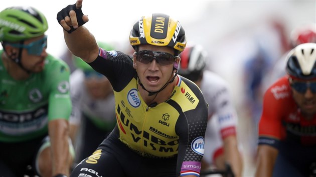 Nizozemský cyklista Dylan Groenewegen slaví triumf v 7. etapě Tour de France.