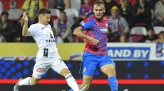 Bývalý plzeský hrá Václav Pila (vlevo) z Olomouce a Tomá Chorý z Plzn.