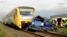 Vlak se srazil s dodávkou ve Stránici na Hodonínsku (7. srpna 2014).