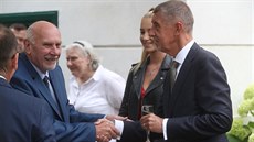 Premiér Andrej Babi� a p�edseda Ústavního soudu Pavel Rychetský. V pozadí...