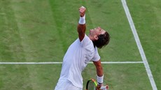 panl Rafael Nadal se raduje z postupu do semifinále Wimbledonu.