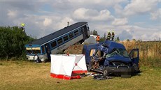U obce Píina na Rakovnicku se srazila dodávka s vlakem. Pi nehod zemel...
