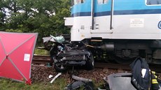 Při tragické srážce osobního auta a vlaku v Černožicích u Jaroměře zemřeli 4...