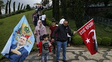 Turci si v Istanbulu pipomínají výroí zmaeného vojenského pue. (15....