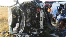 T�i lidé zem�eli p�i nehod� u Dubu nad Moravou na Olomoucku. Dal�ích p�t lidí...