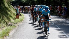 Astana na �ele balíku v osmé etap� Tour.