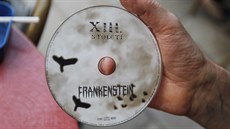 Frankenstein obsahuje osm singlů z tvorby XIII. století, jež nevyšly na...