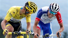 Julian Alaphilippe ve lutém a Thibaut Pinot v esté etap Tour de France.