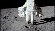 Kromě skákání měli astronauti také několik důležitých vědeckých úkolů. Na Měsíc...