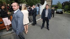 Pedseda SSD Jan Hamáek pichází na setkání v Lánech s prezidentem Miloem...