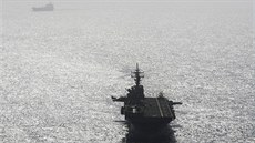 Americká výsadková loď USS Boxer v oblasti Perského zálivu (17. 7. 2019)