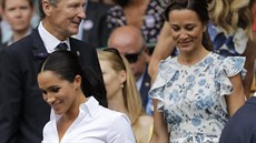 Vévodkyn Meghan a Pippa Middletonová na Wimbledonu (Londýn,13. ervence 2019).