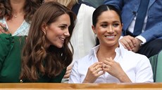 Vévodkyně Kate a Meghan společně na ženském finále Wimbledonu (Londýn, 13. 7....