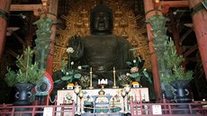 Japonsko, Nara. 16 metrů vysoká socha Buddhy