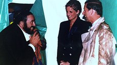 Luciano Pavarotti na archivním snímku, který je k vidní v dokumentu