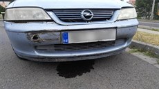 Auto drelo pohromad jen díky plastovým páskám a lanu.